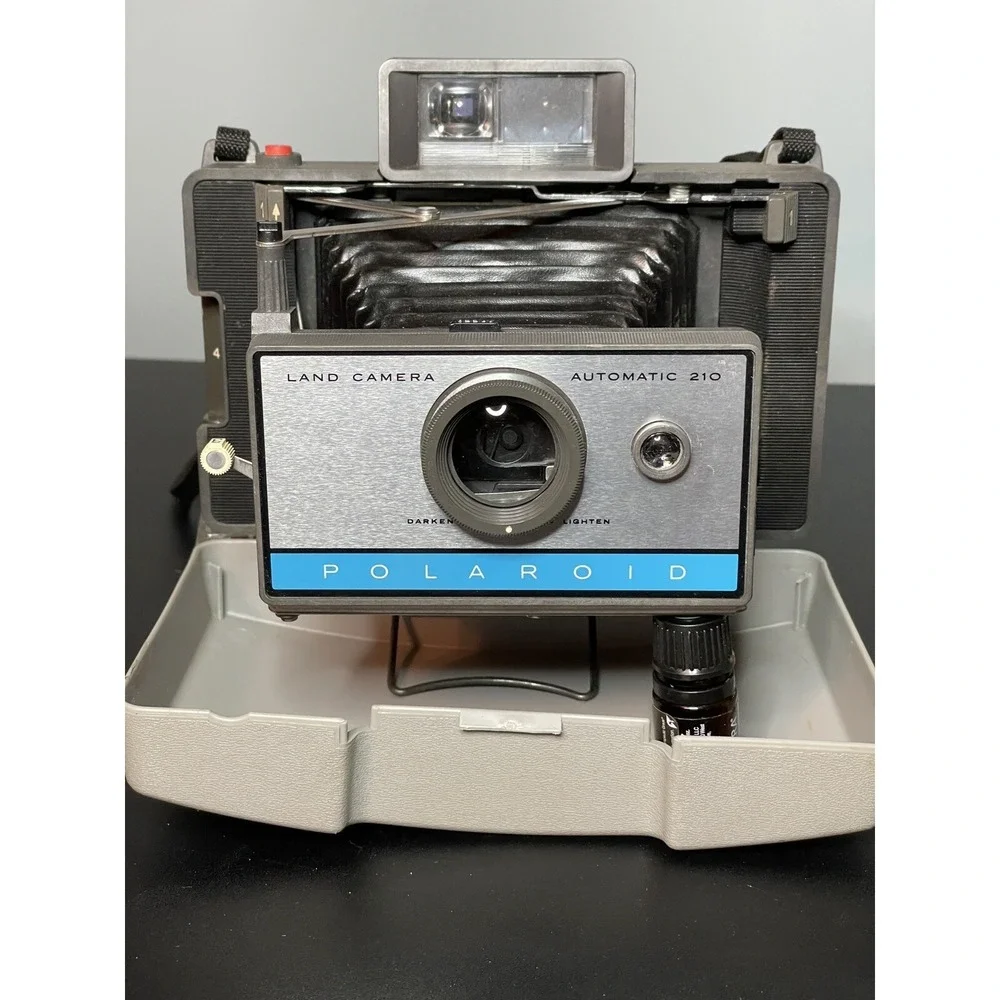 Polaroid Automatic‎ 210 Land Camera With User's Manual & Literature Untested
